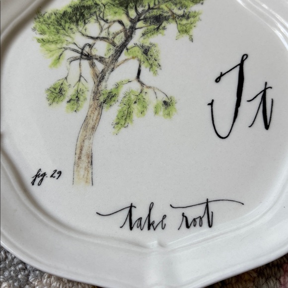 🌳Anthropologie Linea Carta Monogram Canapé Plate T Take Root EUC - Picture 7 of 15